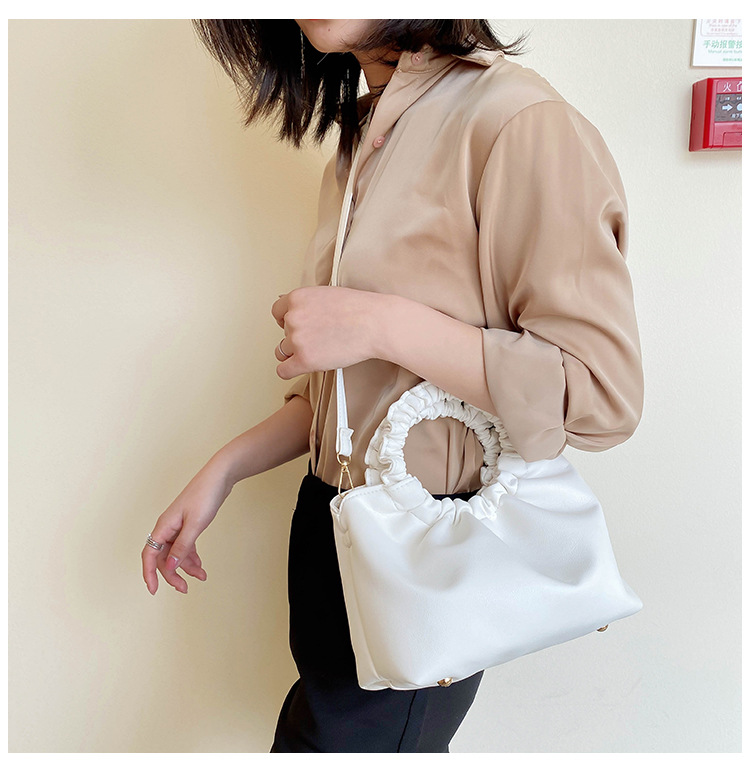 Annular Cloud Shaped Bag – Shoez.store