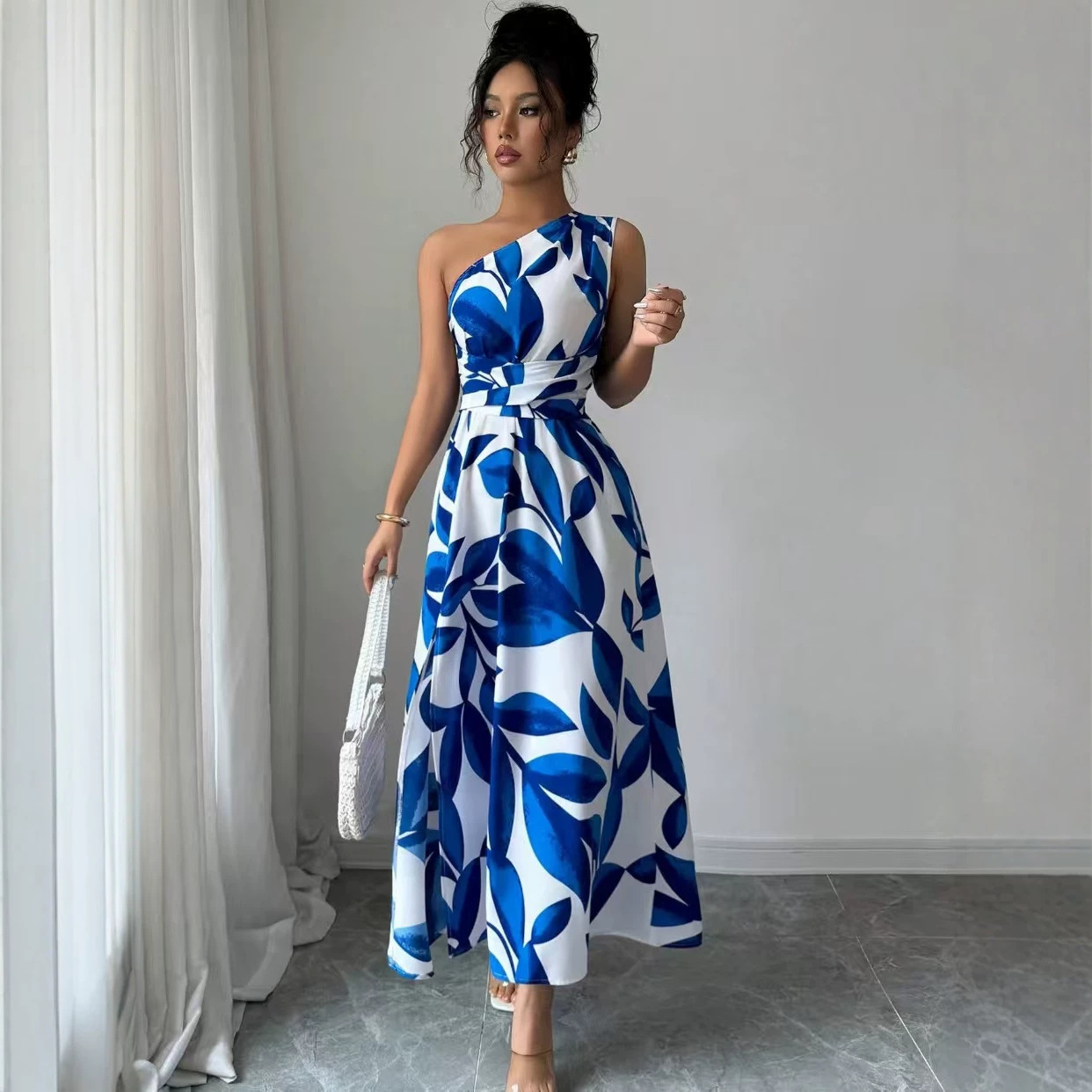 Elegant Split Maxi Dress - Detail