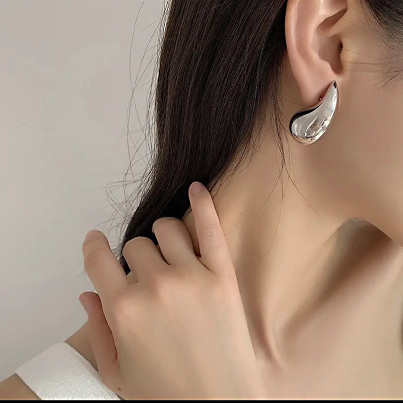 chunky vintage teardrop earrings close-up side view silver color